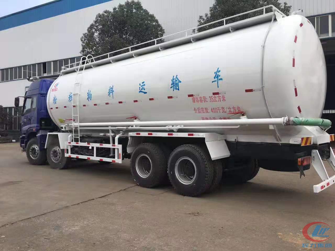 J9九游会福田欧曼前四后八35方粉粒物料运输车