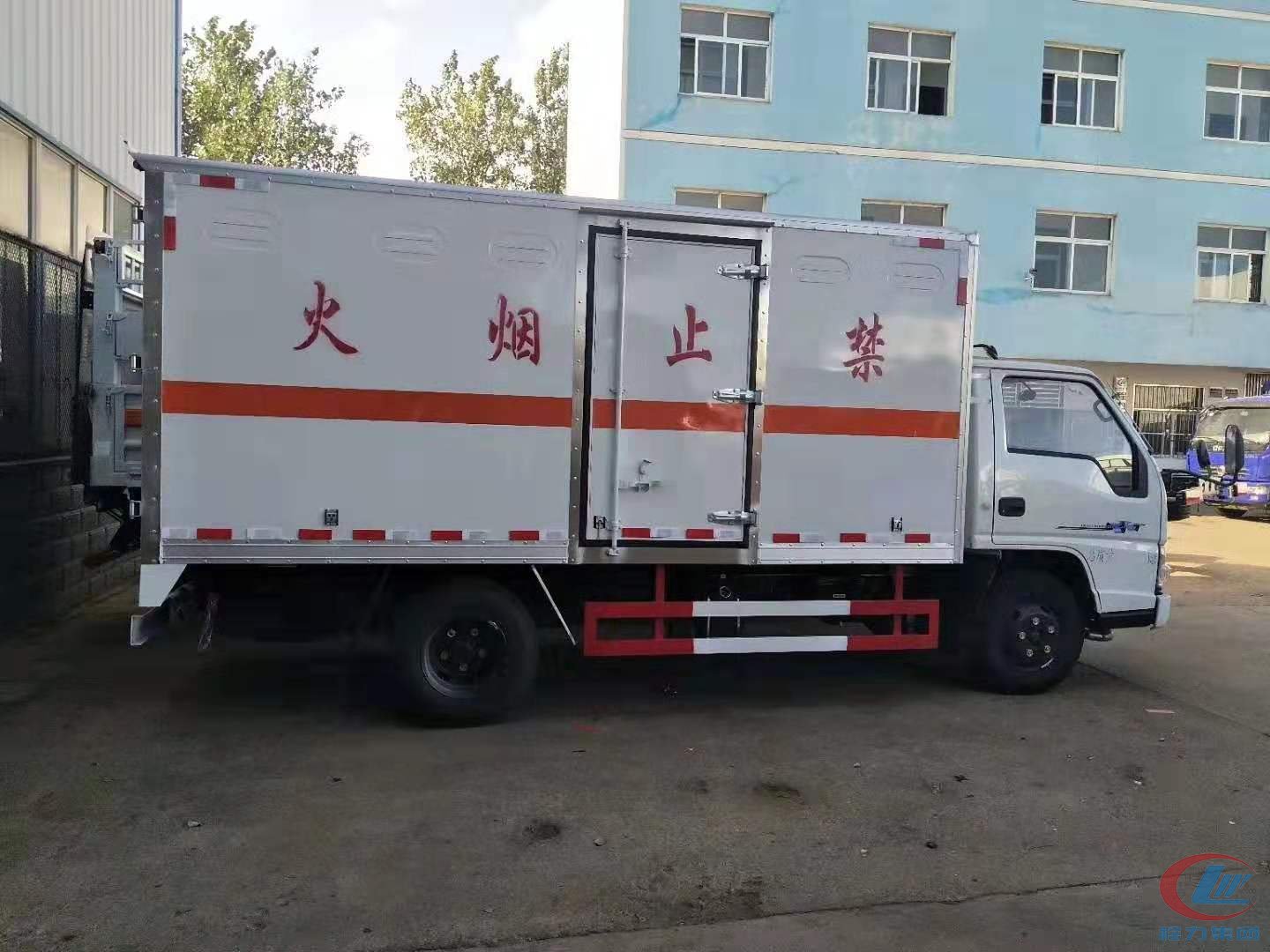 江铃危险品厢式运输车